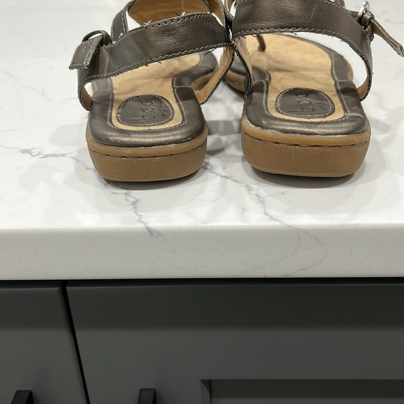 B.O.C. Metallic Ankle Strap Thong Sandal - Size 7 - Picture 9 of 9